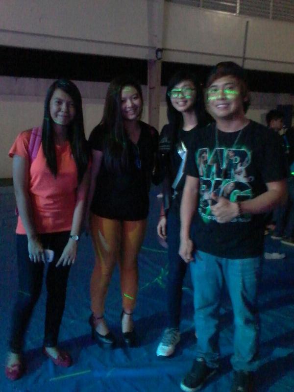 heylookitsfiels's tweet photo. @kaylhun @kay_emtee @_awoo @Iremace05 guyths! #FixedBridge ba? Haha #sorrehlateupload http://t.co/99QSzjB99U