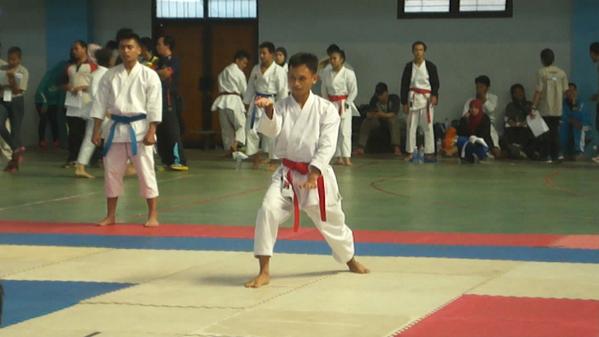 IrfanAshory's tweet photo. Saat bertanding di @UPIKarateOpen http://t.co/x56JO04o3e
