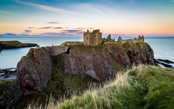 danchantall9's tweet photo. Dunnottar Castle Sunset by Peter #Moorey - #scotland #castle #sunset http://t.co/jHzvTwKe2f