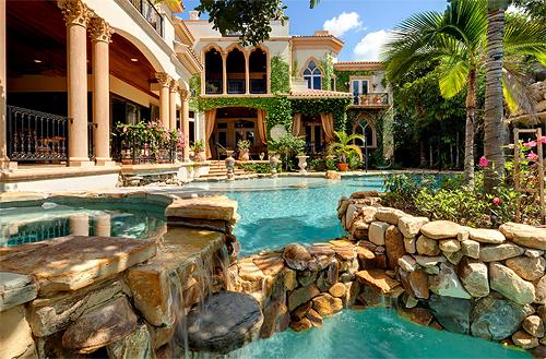 LUXURYPlCTURES's tweet photo. This place, this pool. http://t.co/LyKqFK6bCD