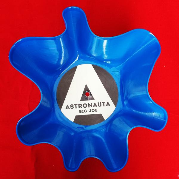 infoplayagain's tweet photo. Strega comanda color..... blu!!
#vinyl #LP #longplayrecord #recycle #recycling #handmade #handmadewithlove #crafty http://t.co/9lFsEv0zRq