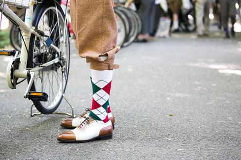 Fashionsnap Com イギリス発祥のファッションと自転車のイベント ツイードラン の会場でハケットロンドン セールスマネージャーの大西 慎哉さんをスナップ Http T Co Fjpopgsgm4 Http T Co Qsgnuvx1bt