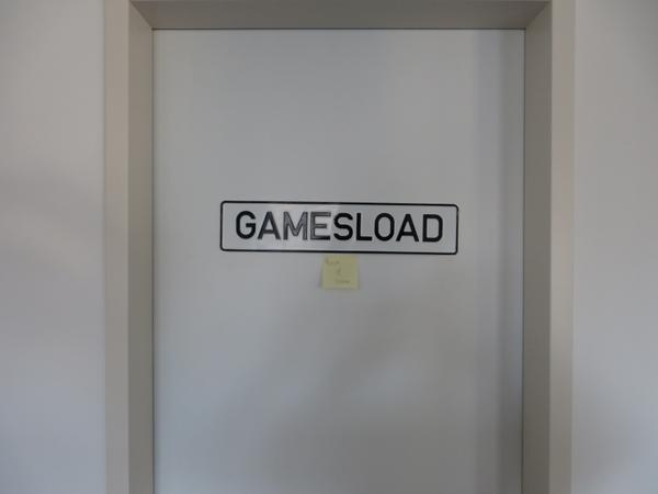 gamesload's tweet photo. @Polygamia_de Kaffee? Nein.. nicht doch... der Kollege ist aber eben in ein neues Büro gezogen.. fensterlos :P http://t.co/RXIitsKctB