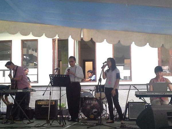 dentzmeeting's tweet image. Next! The prayer :) kereeeen dengan penampilan dari drg.bambang