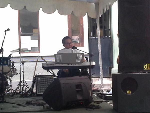 dentzmeeting's tweet image. Penampilan solo dari drg.bambang. Luar biasaaaa!