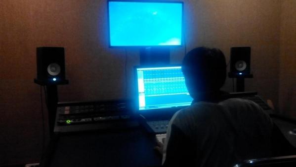 MusicAudioProd's tweet photo. Salah satu kegiatan mahasiswa @MusicAudioProd @imimusik, menyelesaikan tugas mixing http://t.co/iqoo5Hu69g