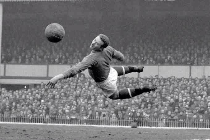 Happy Birthday Manchester United legend Harry Gregg. One of the few survivors of the Munich disaster.  