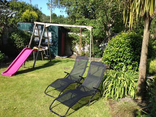 CathedralLawns's tweet photo. Limited space, uneven ground and a rickety play frame were #transformed by @CathedralLawns and @CathedralScape http://t.co/ExFpcZIOnh