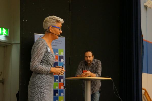 pedagogsajten's tweet photo. "Äntligen börjar man dela med sig!", utbildningsdirektör Helsingborg @IMRundwall Om v.44 på invigningen av #Hbg44 http://t.co/qq8WQUZgCx