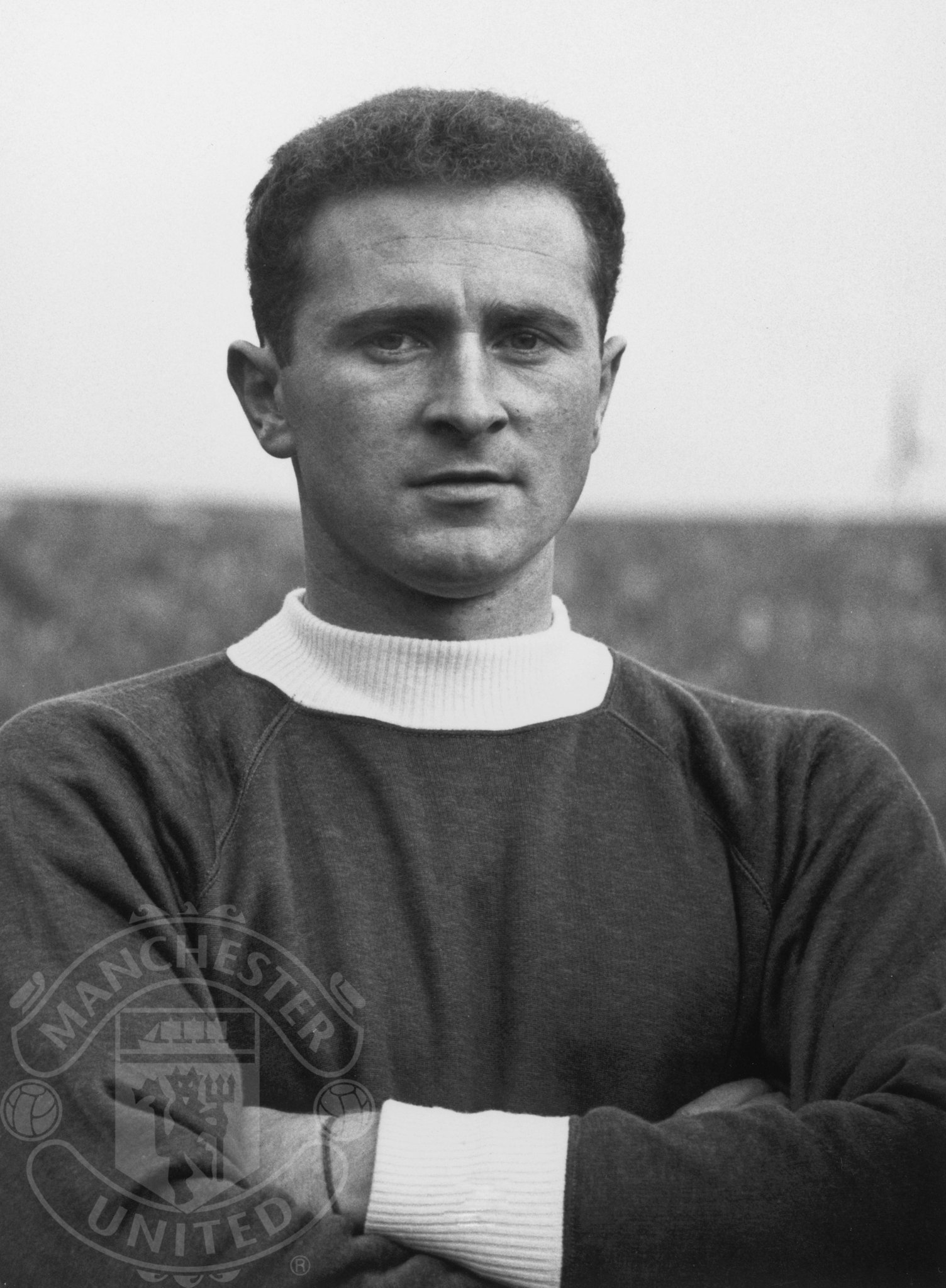 " Legendary goalkeeper Harry Gregg was born on this day in 1932. Happy birthday, Harry! 
