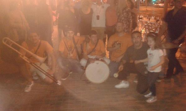 charangaavorem's tweet photo. Gran despedida ayer en el barrio de zafranar! Y cenita pizzera!! http://t.co/UhNTn5o6QI
