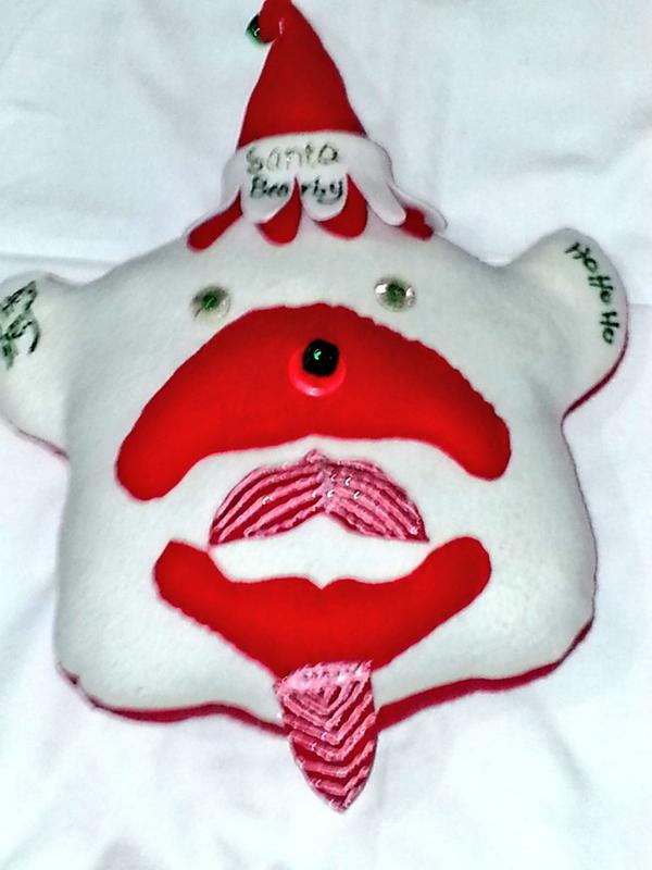 BuddyBlanquilts's tweet photo. Oh boy looks like Christmas is coming earlier each year. Our unique Santas are ready are yours? http://t.co/1Kufpqvdde