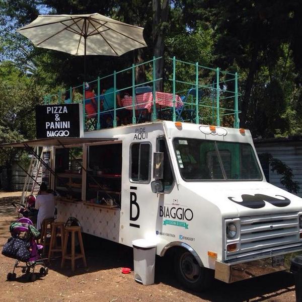 ¿Una terraza en un #foodtruck ? Todo es posible con ingenio, verdad <a href="/BiaggioFT/">BIAGGIO Food Truck</a> ? Cómo nos gusta !!!
