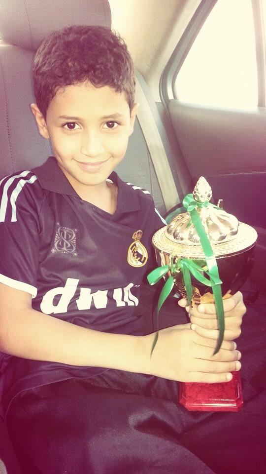 امس أخذت كأس أفضل لآعب بالمدرسه