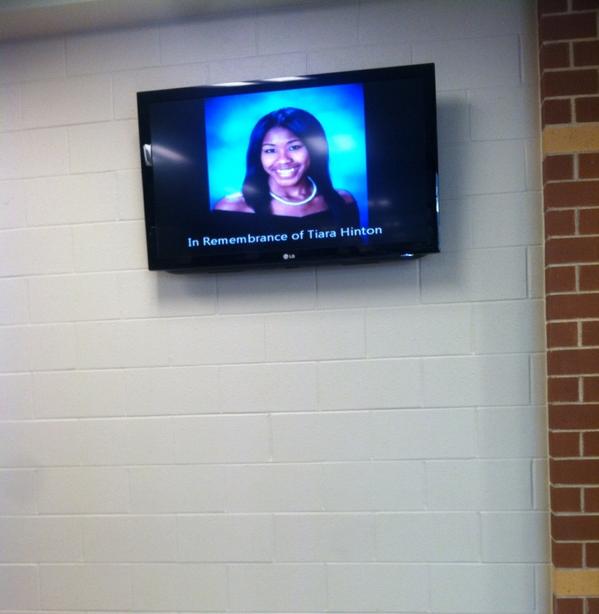 Dopegirlkayyy's tweet photo. We love you tiara 😘💙😔👼 http://t.co/pmUvorl6q6