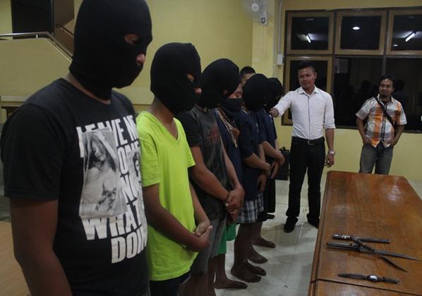 dedi_journalist's tweet photo. 6 ABG Pelaku Pembunuhan dan Pengeroyokan di Desa Gebang, Ditangkap Satreskrim Polres Cirebon Kabupaten. http://t.co/P4PEYvmO53