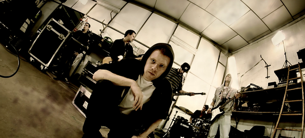 reloudband's tweet photo. Este jueves a las 18h, primer video single de Reloud: "DISPARA".

¿Te has suscrito ya?
http://t.co/95Wcgd7a5x http://t.co/LWnRCasLsj
