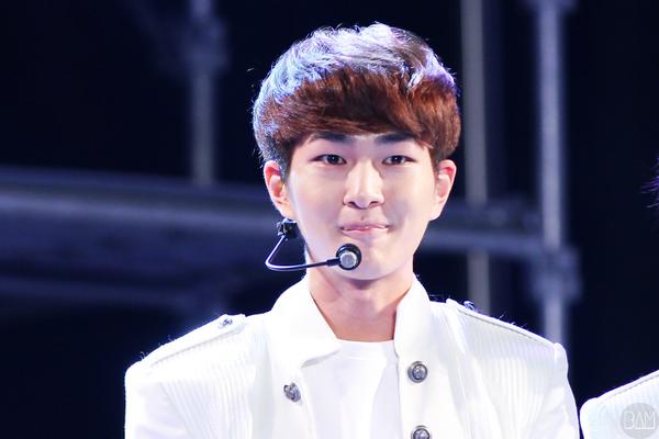 141025 Onew @ DDP Festival B094mCiCcAARxQs
