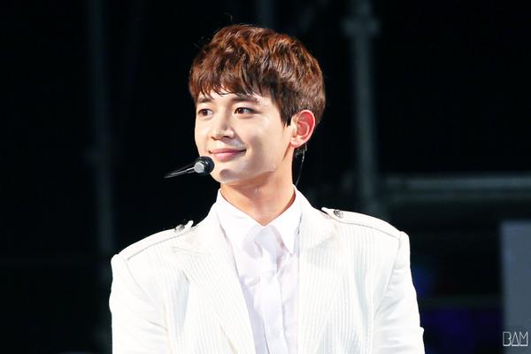 닮은꼴이 역대급으로 많은듯한 한 남돌 | 인스티즈