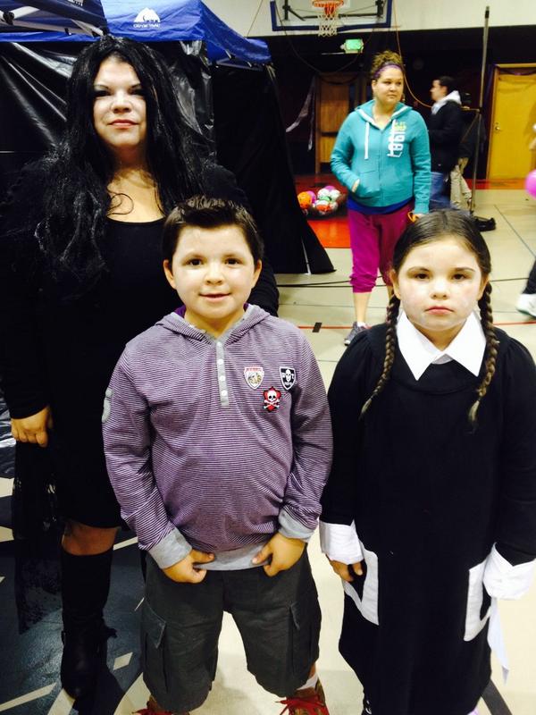 jj_james_jess's tweet image. My Sister and her two kids. #EnchantedView #AdamsFamily