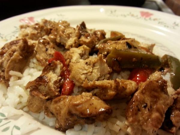 kaylaperrin's tweet photo. Teriyaki stir fry with vegan chicken! Yum! #clucktober @BeyondMeat #vegan #VeganFoodChat #veganrecipehour #vegetarian http://t.co/EaZfufc3y6