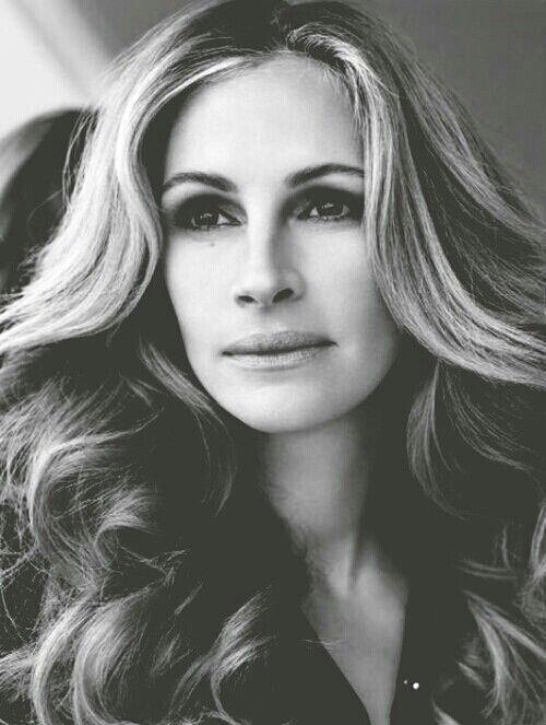 Happy birthday Julia Roberts 
Julia vs. botox
Julia vs. plastic surgery 
Julia vs. Hollywood
Julia vs. fake beauty 