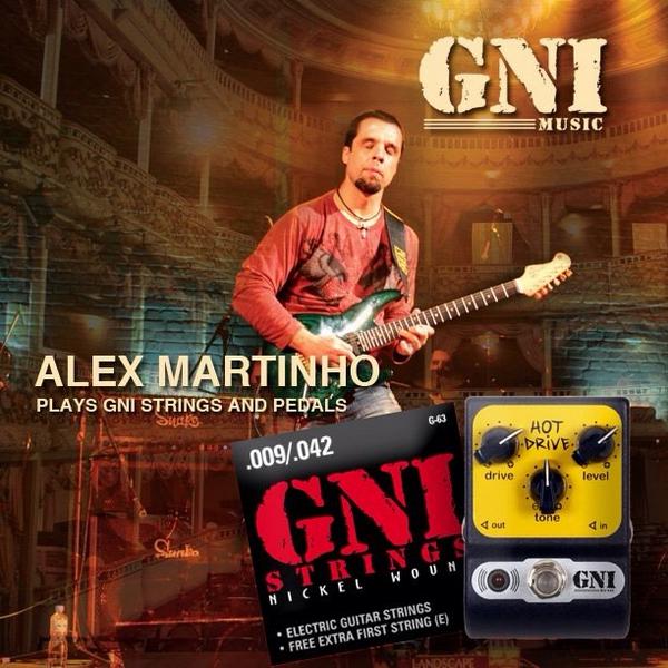 GNI_Music's tweet photo. Os melhores só usam o que existe de melhor! @alexmartinho usa cordas e pedais @GNI_Music e @NIGmusic http://t.co/rDHAotYChN