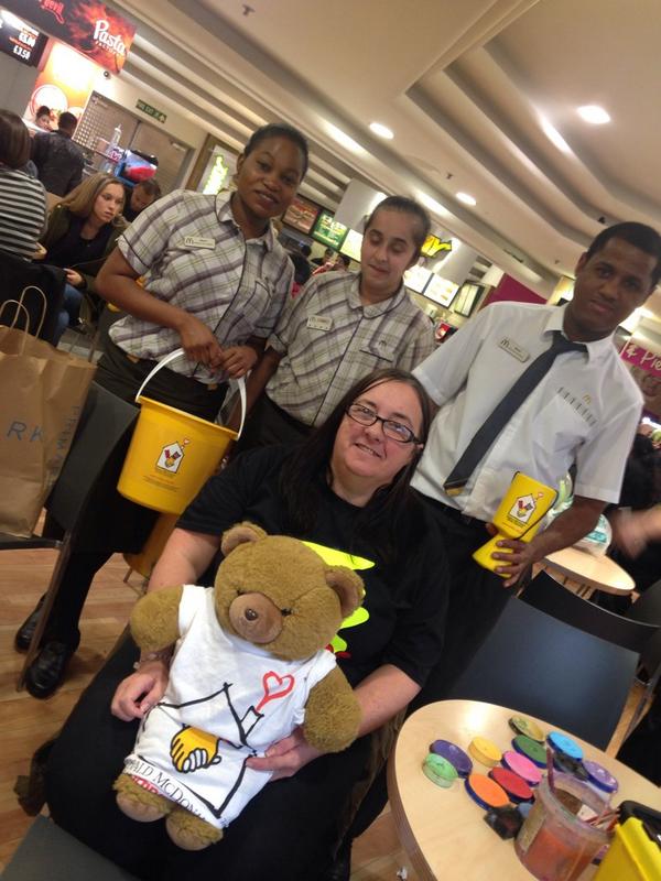 kayhodgetts1's tweet photo. @RMHCUK @McDonaldsCorp more fun with Ted #MakeaDifference #forRHMC withe the team in Coventry West Orchards http://t.co/Kfq7CdIkbN