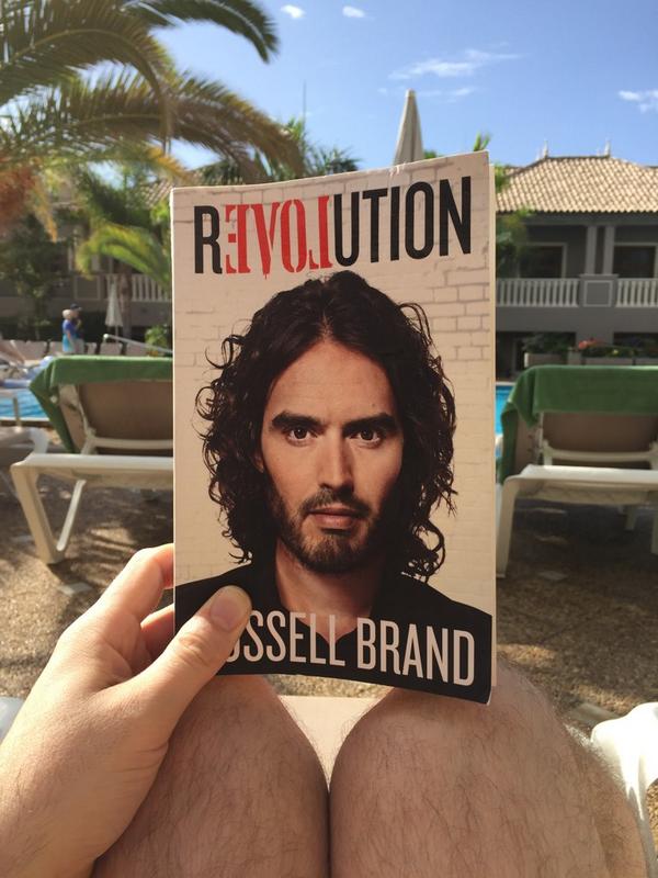 teacottagedales's tweet photo. @rustyrockets this book better not spoil my holiday http://t.co/dGtuPEwHsI