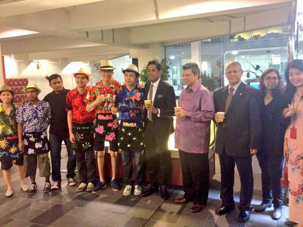 akademibelia's tweet photo. Chairman Dato @saifuddinabd accompanying YB @Khairykj during Nationals 2014 Final #MNIDC at the Taylor's University. http://t.co/VK5Ab9ALxB