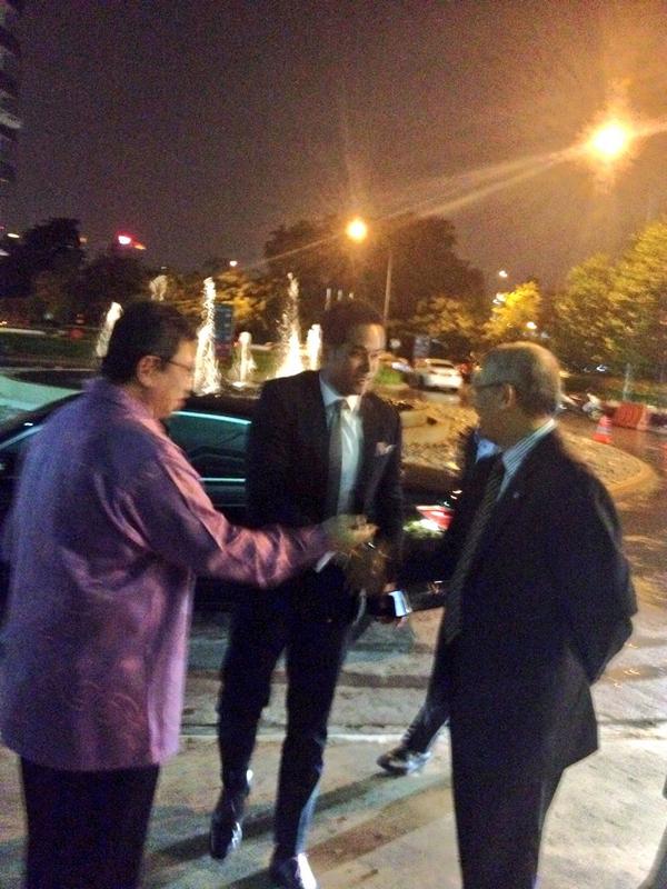 akademibelia's tweet photo. Chairman Dato @saifuddinabd accompanying YB @Khairykj during Nationals 2014 Final #MNIDC at the Taylor's University. http://t.co/VK5Ab9ALxB