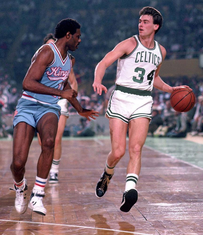 Happy birthday to coach Rick Carlisle nice of you to let Paul Pierce wear your number: 