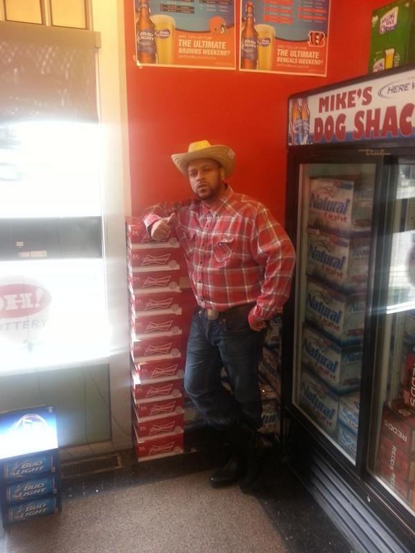 MikesDogshackOU's tweet photo. Big texas! #dogshack #Halloween #OUOhYeah #Cowboys #beer #stripperpix #snapchat @OUCrushes @MikesDogshackOU http://t.co/is4DVazVwS