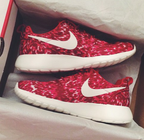 FashionTweeter's tweet photo. Heb jij Nikes? RT! http://t.co/tmVoea7ViW