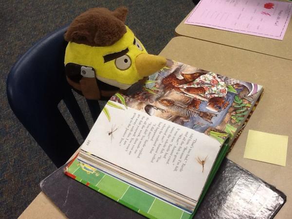 KrinnMrs's tweet photo. Our stuffed animals are busy reading with us and without us! #RedRibbonWeek http://t.co/MIyOZVHtd0