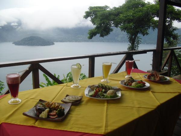 Turismo Vista Lago On Twitter En Nuestro Restaurante Los Pinos Vistalago En Las Riveras De Coatepeque Tenemos Un Clima Muy Agradable Muy Frio Http T Co Ps96dhjffh