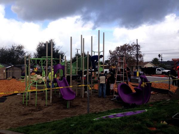 ServiceWorksSF's tweet image. Volunteers made the sun peek through the rain heavy clouds #MADD #MakeADifferenceDay #ServiceWorksSF