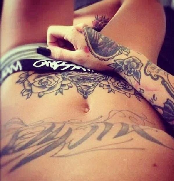 WayOfCalories's tweet image. Le corps idéal ? C'est quand on se sent bien dans sa peau, c'est ça le corps parfait 👌 #Tattoo #sportif #FollowBack