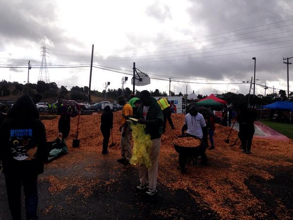 ServiceWorksSF's tweet image. Community contributing to the rebuilding of Richmond&apos;s parchester village playground #MADD #MakeADifferenceDay