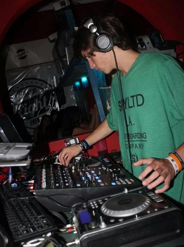 LucaasHuser's tweet image. Nada llega solo todo se consigue, luchando. #Dj #Job #DjSystem #GoodNight #LoveMyJob #ComeOn!