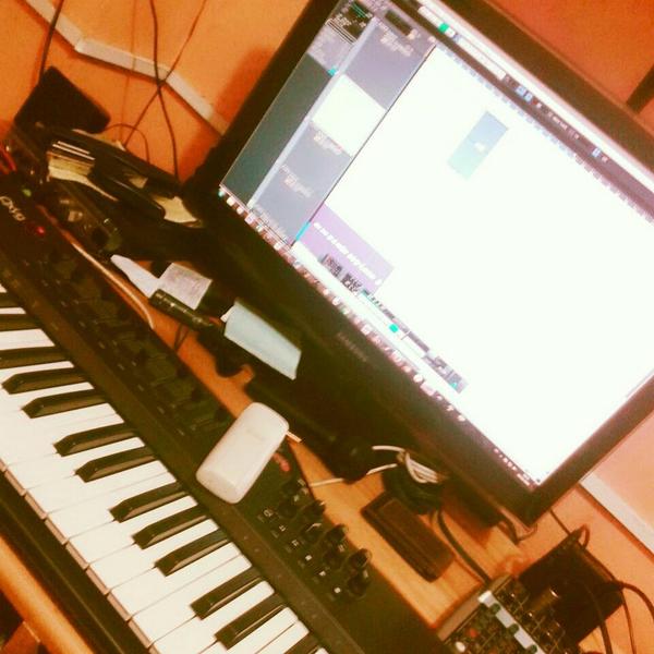 RobleBanda's tweet photo. Recording... http://t.co/fSTiQME01m