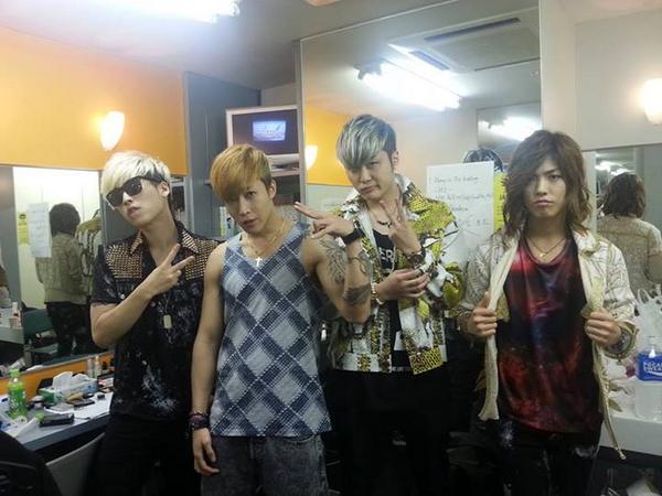 MIB_SG's tweet photo. Group photo throughout the years #4
#3YearsWithMIB http://t.co/39DYq1VFou
