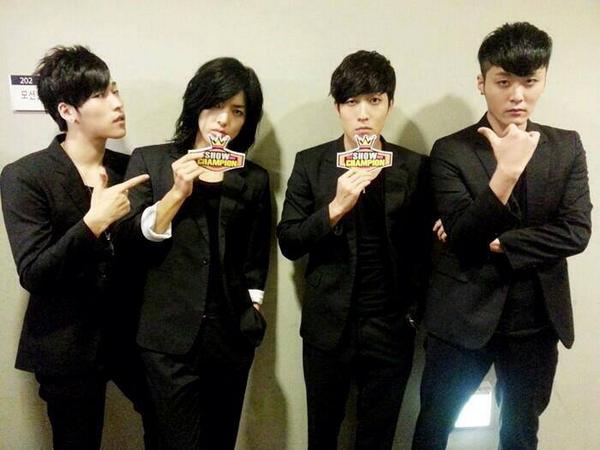 MIB_SG's tweet photo. Group photo throughout the years #6
#3YearsWithMIB
uri MEN IN BLACK~ ^^ http://t.co/RC3vuZTSau