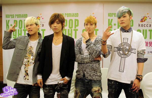 MIB_SG's tweet photo. Group photo throughout the years #7
#3YearsWithMIB http://t.co/hFMKlrezUm
