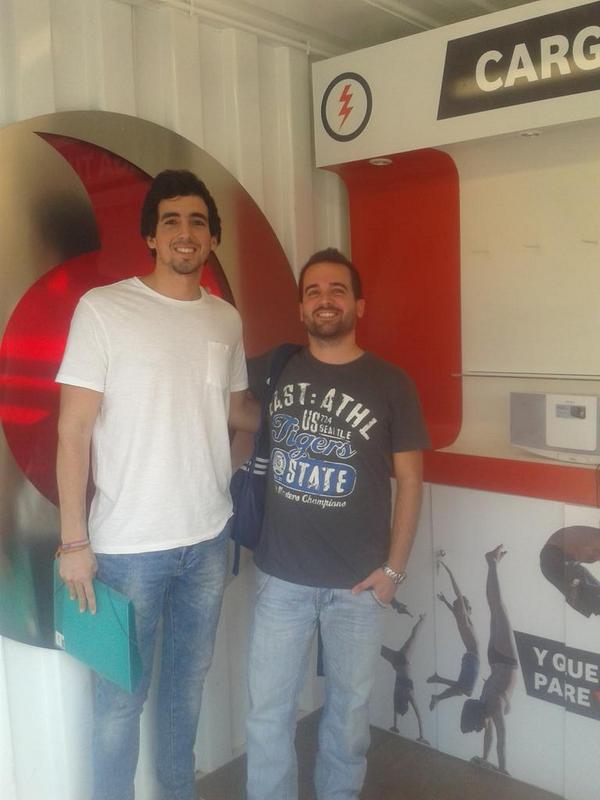 DanielaFrSl's tweet photo. @sergioalberto91 @juanmapelo #yousevilla #vodafoneyou http://t.co/GKKwD389K5