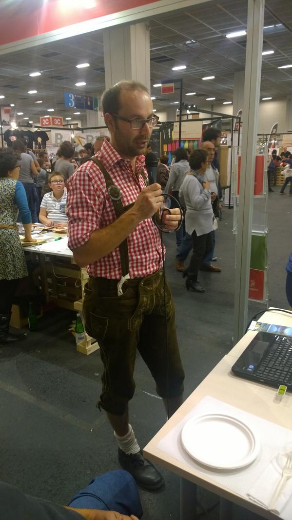 Retedeigal's tweet photo. In #ValMartello quando presentiamo i nostri prodotti ci vestiamo a festa. #Terreospitali #SaloneDelGusto http://t.co/aoXn7N3qew