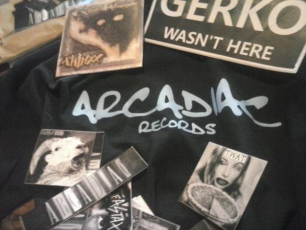 Onboardballoon's tweet photo. Package from @ArcadiacRecords today!! good lookn' #hiphop http://t.co/vJvhCqLDWF