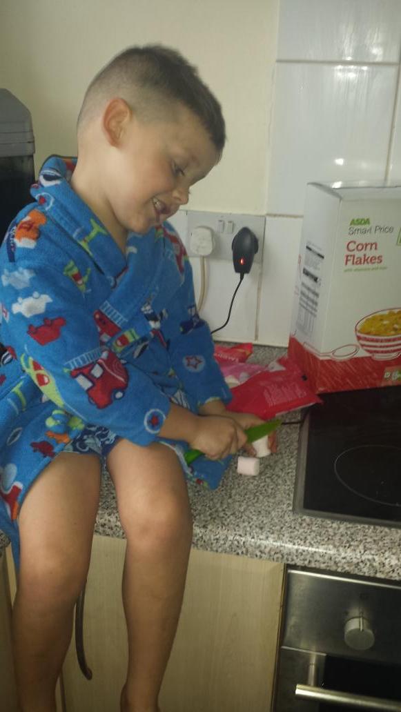 Danielle060810's tweet photo. baking :) http://t.co/2indzDm8Oh