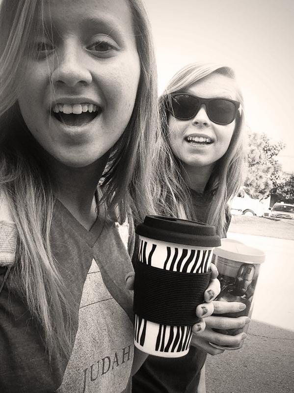 denacoop_'s tweet photo. "@MmEmily10: **Derpy Alert** Monday morning latte and best friend walks to class http://t.co/Vek2wHyNWA"