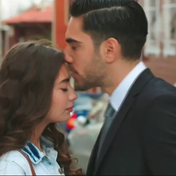 SouadDrao's tweet photo. #FatihHarbiye🎬🎥Yeni Fotograf 44 Bolum @neslihanatagul💋👠@kadirdogullu🎩🎩 @OkdayKorunan #nerman #macit #feyz bey‼️👌👌👇 http://t.co/jtcarksS4m